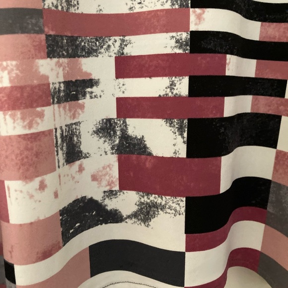 Alfa I Printed Asymmetrical Swing Knit Tunic - Picture 11 of 12